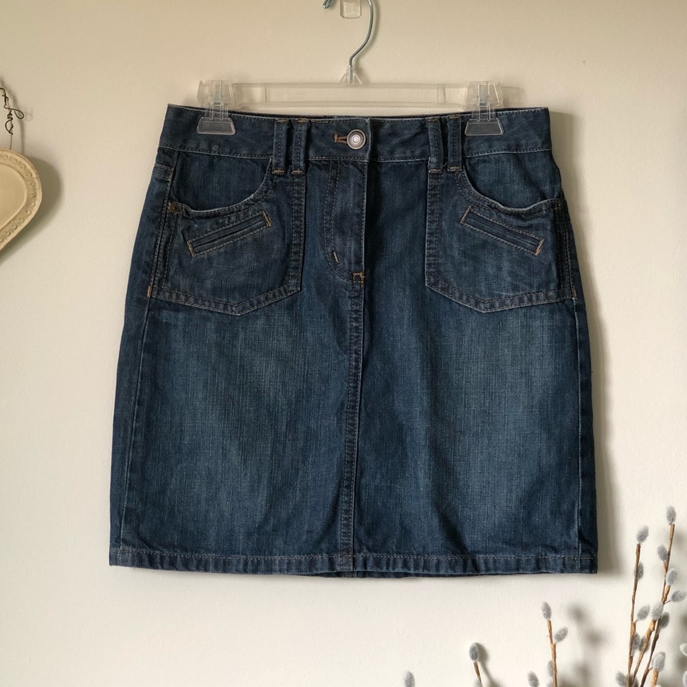 Ann Taylor denim skirt - size 4 - classic 6-pocket mini denim skirt